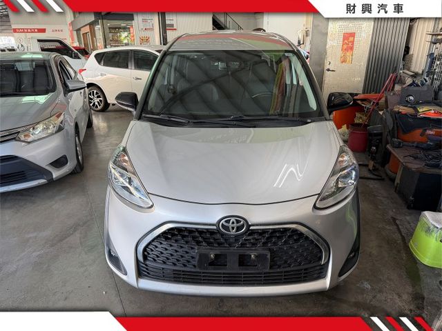 還在找商貨用超舒適休旅車嗎？左右手動滑門進出空間超方便！超新車況，超優內外，還有IKEY讓你更便利！  第2張相片