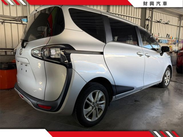 還在找商貨用超舒適休旅車嗎？左右手動滑門進出空間超方便！超新車況，超優內外，還有IKEY讓你更便利！  第3張相片