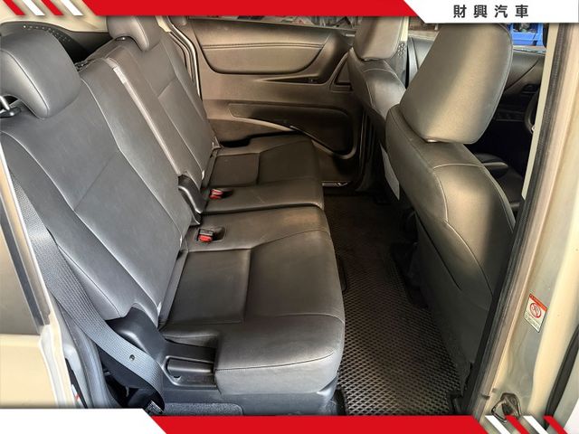 還在找商貨用超舒適休旅車嗎？左右手動滑門進出空間超方便！超新車況，超優內外，還有IKEY讓你更便利！  第6張相片