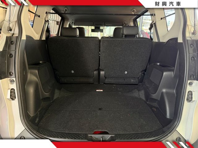 還在找商貨用超舒適休旅車嗎？左右手動滑門進出空間超方便！超新車況，超優內外，還有IKEY讓你更便利！  第7張相片