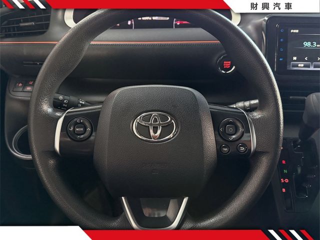 還在找商貨用超舒適休旅車嗎？左右手動滑門進出空間超方便！超新車況，超優內外，還有IKEY讓你更便利！  第9張相片