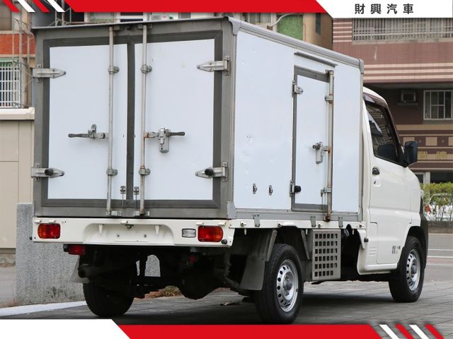 頭家欸！小台一點的冷凍車這裡也有啦！主機可以設定最低到-25，全車乾乾淨淨，手排有力又好開，買回去立刻上工，車況沒話說！  第2張相片