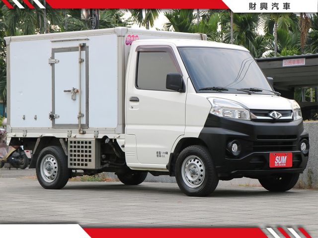 頭家欸！小台一點的冷凍車這裡也有啦！主機可以設定最低到-25，全車乾乾淨淨，手排有力又好開，買回去立刻上工，車況沒話說！  第5張相片