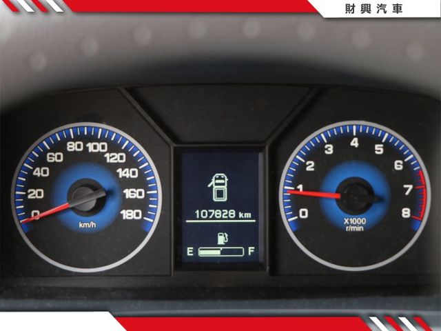 頭家欸！小台一點的冷凍車這裡也有啦！主機可以設定最低到-25，全車乾乾淨淨，手排有力又好開，買回去立刻上工，車況沒話說！  第13張相片