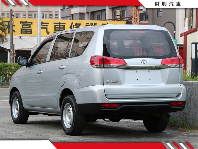 頭家賺錢生財利器！多用途休旅廂車！載貨商務全通用，實車實價在庫，歡迎賞車！  第3張相片