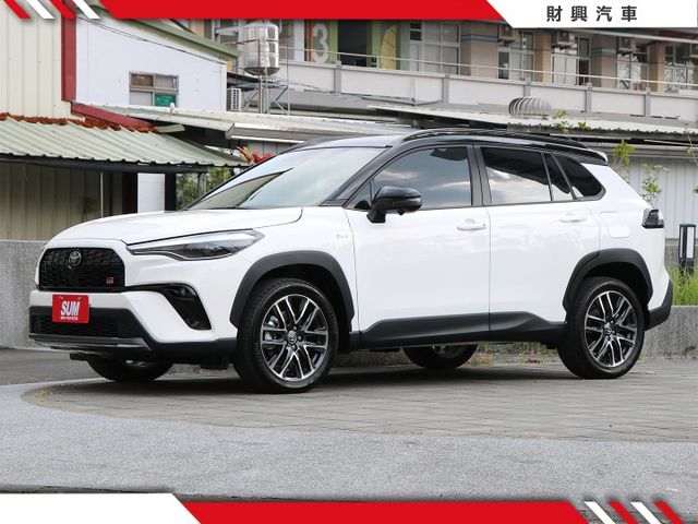 你還在找雙色的GR CC嗎？這裡直接給你一台HEV GR SPORT版本！超低里程車美如新，買新車？這台CP值才更划算！  第4張相片