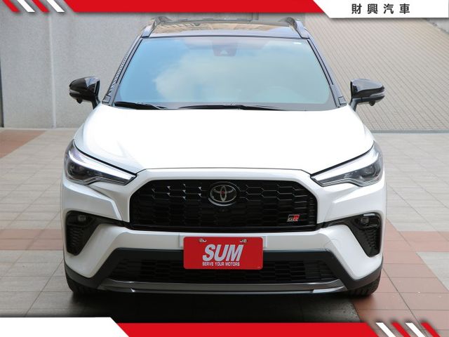 你還在找雙色的GR CC嗎？這裡直接給你一台HEV GR SPORT版本！超低里程車美如新，買新車？這台CP值才更划算！  第6張相片