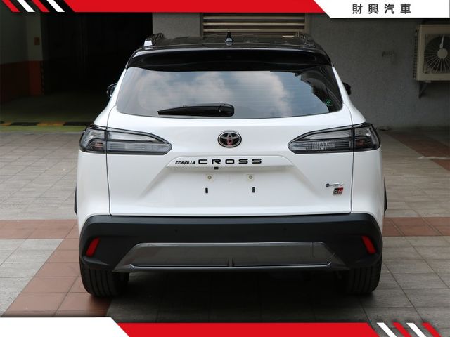 你還在找雙色的GR CC嗎？這裡直接給你一台HEV GR SPORT版本！超低里程車美如新，買新車？這台CP值才更划算！  第7張相片