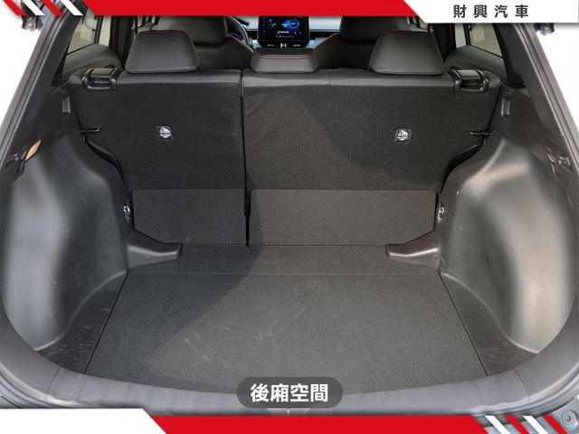 你還在找雙色的GR CC嗎？這裡直接給你一台HEV GR SPORT版本！超低里程車美如新，買新車？這台CP值才更划算！  第12張相片