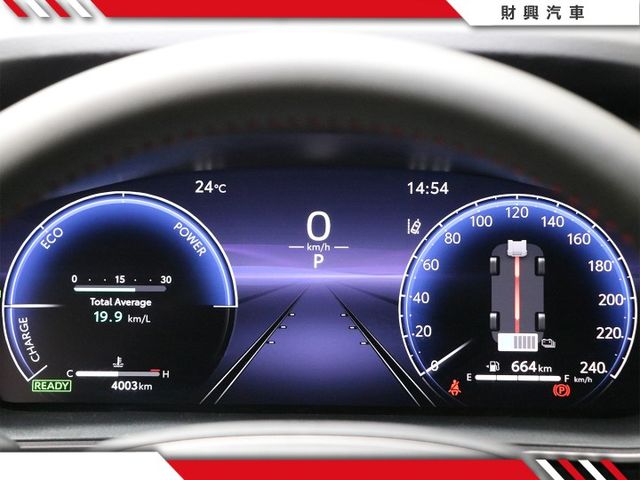 你還在找雙色的GR CC嗎？這裡直接給你一台HEV GR SPORT版本！超低里程車美如新，買新車？這台CP值才更划算！  第19張相片