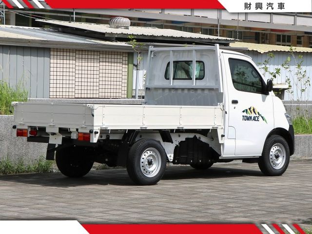 就是新車不用等，今天下訂力拼24HR交車！自排貨車大家都敢開，帶回去成為老闆的新生力軍！  第2張相片