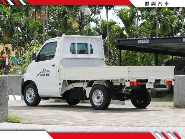 就是新車不用等，今天下訂力拼24HR交車！自排貨車大家都敢開，帶回去成為老闆的新生力軍！  第3張相片