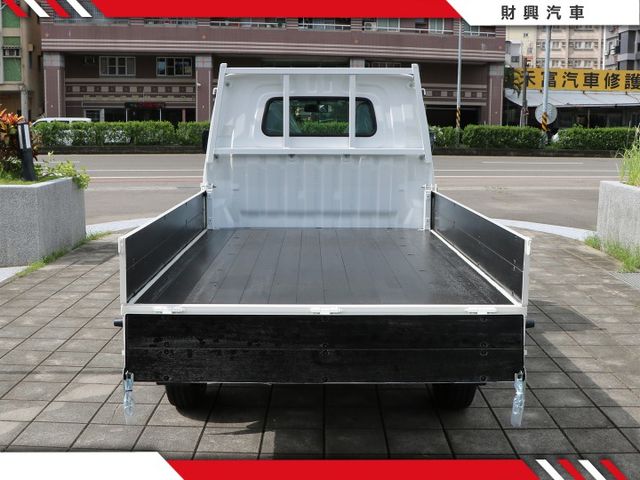 就是新車不用等，今天下訂力拼24HR交車！自排貨車大家都敢開，帶回去成為老闆的新生力軍！  第8張相片