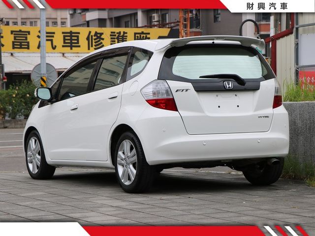 曾經的日系小車銷售新寵兒！跑格外觀，輕巧好開，底盤精準靈活，操控性十足，代步也可以小改玩玩！  第2張相片