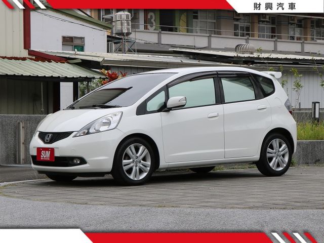 曾經的日系小車銷售新寵兒！跑格外觀，輕巧好開，底盤精準靈活，操控性十足，代步也可以小改玩玩！  第4張相片