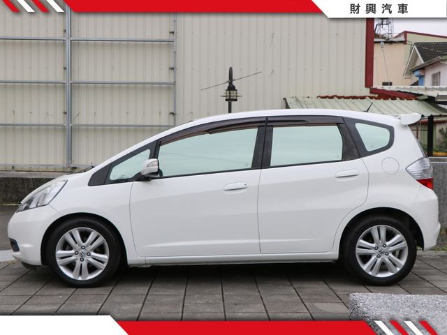 曾經的日系小車銷售新寵兒！跑格外觀，輕巧好開，底盤精準靈活，操控性十足，代步也可以小改玩玩！  第5張相片