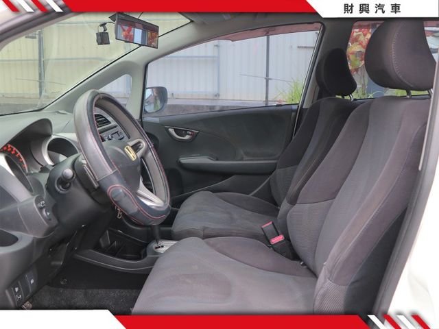 曾經的日系小車銷售新寵兒！跑格外觀，輕巧好開，底盤精準靈活，操控性十足，代步也可以小改玩玩！  第10張相片