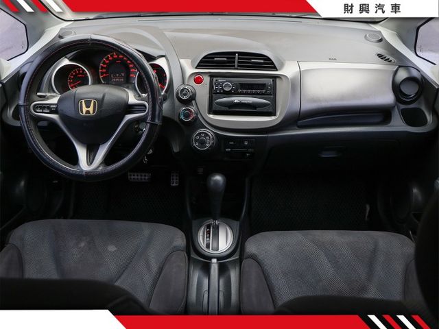 曾經的日系小車銷售新寵兒！跑格外觀，輕巧好開，底盤精準靈活，操控性十足，代步也可以小改玩玩！  第14張相片