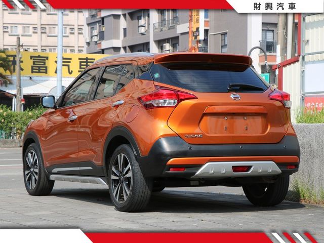 又到回眸度100%的橘色KICKS！小休旅運動跑格豐富，穿梭在上下班通勤的路上！日系簡約質感內裝，大家都愛！  第2張相片