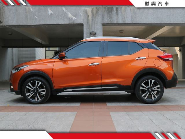 又到回眸度100%的橘色KICKS！小休旅運動跑格豐富，穿梭在上下班通勤的路上！日系簡約質感內裝，大家都愛！  第5張相片