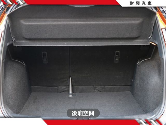 又到回眸度100%的橘色KICKS！小休旅運動跑格豐富，穿梭在上下班通勤的路上！日系簡約質感內裝，大家都愛！  第9張相片