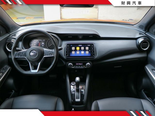 又到回眸度100%的橘色KICKS！小休旅運動跑格豐富，穿梭在上下班通勤的路上！日系簡約質感內裝，大家都愛！  第13張相片