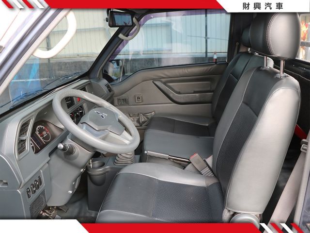 超方便升降電尾門！檔位明確好開又順暢，還附上寬螢幕倒車顯影後照鏡，讓你直接省，發財生力軍！  第10張相片