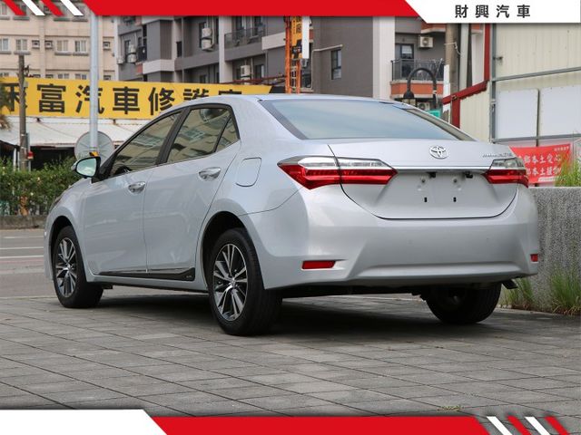 配備超多，改裝方向盤、室內氣氛燈、抬頭顯、電子後視鏡、環景、KEYLESS、大螢幕多工安卓機，車況超優直接賺到！  第3張相片