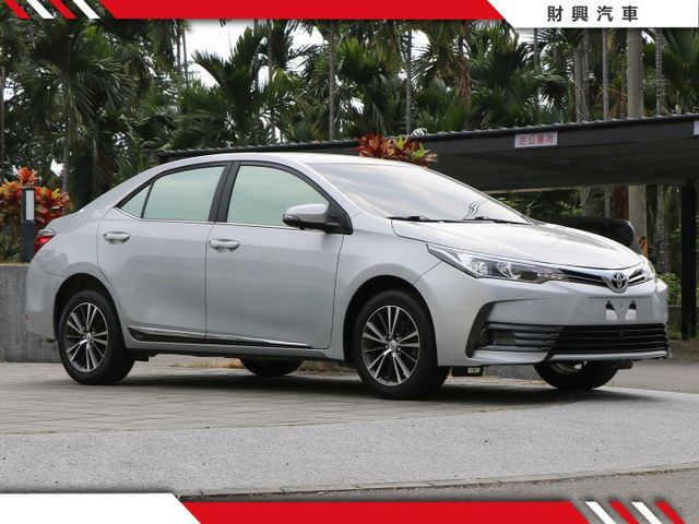 配備超多，改裝方向盤、室內氣氛燈、抬頭顯、電子後視鏡、環景、KEYLESS、大螢幕多工安卓機，車況超優直接賺到！  第5張相片