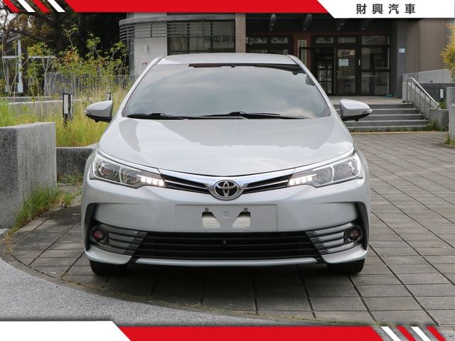 配備超多，改裝方向盤、室內氣氛燈、抬頭顯、電子後視鏡、環景、KEYLESS、大螢幕多工安卓機，車況超優直接賺到！  第6張相片