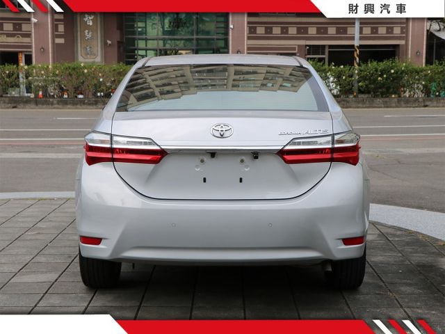 配備超多，改裝方向盤、室內氣氛燈、抬頭顯、電子後視鏡、環景、KEYLESS、大螢幕多工安卓機，車況超優直接賺到！  第7張相片