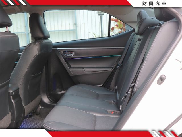 配備超多，改裝方向盤、室內氣氛燈、抬頭顯、電子後視鏡、環景、KEYLESS、大螢幕多工安卓機，車況超優直接賺到！  第10張相片