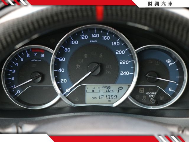 配備超多，改裝方向盤、室內氣氛燈、抬頭顯、電子後視鏡、環景、KEYLESS、大螢幕多工安卓機，車況超優直接賺到！  第17張相片