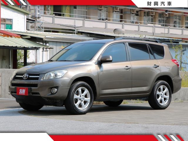 電動座椅更方便！車況良好，外觀需要小整理，米色內裝搭配棕色外觀質感超水！最超值的休旅車，好開更安全！  第4張相片