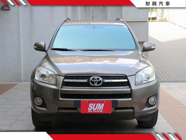 電動座椅更方便！車況良好，外觀需要小整理，米色內裝搭配棕色外觀質感超水！最超值的休旅車，好開更安全！  第6張相片