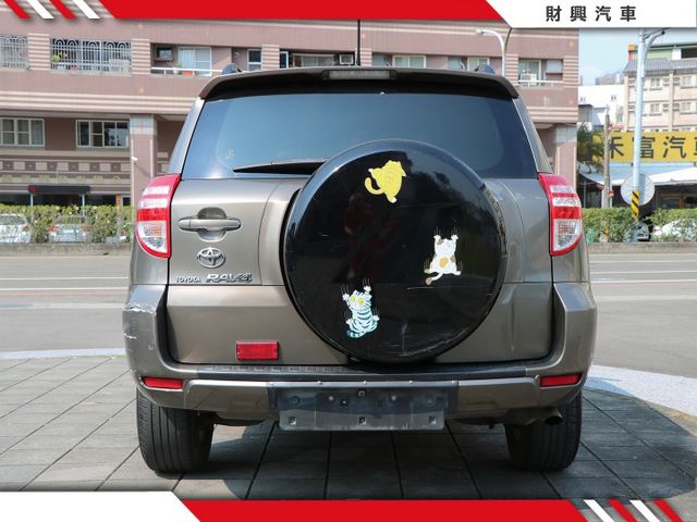 電動座椅更方便！車況良好，外觀需要小整理，米色內裝搭配棕色外觀質感超水！最超值的休旅車，好開更安全！  第7張相片