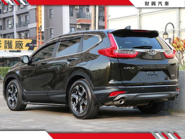 休旅車之王又來啦!!加裝安卓機與電動尾門超貼心，車況超棒冷氣超冷，內裝舒服乘坐體感最棒，操控性能好，省稅金又省油！  第3張相片