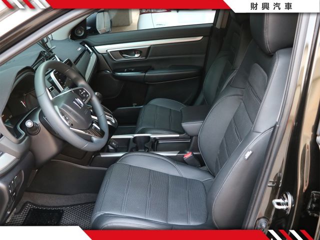 休旅車之王又來啦!!加裝安卓機與電動尾門超貼心，車況超棒冷氣超冷，內裝舒服乘坐體感最棒，操控性能好，省稅金又省油！  第7張相片