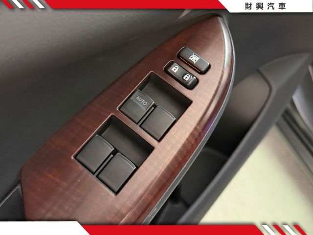 沒看過內裝完整度這麼好的！低調又內斂的灰色，妥善率很不錯，保養維護起來輕鬆好照顧，價格超甜，在雨季之前準備一台好車通勤吧  第7張相片