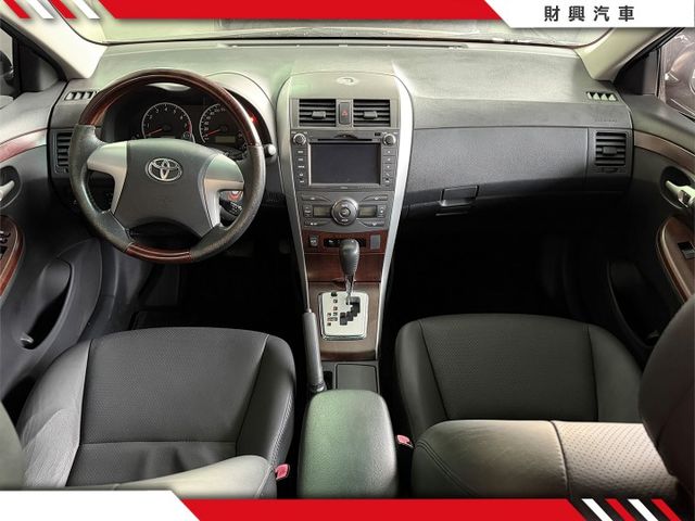 沒看過內裝完整度這麼好的！低調又內斂的灰色，妥善率很不錯，保養維護起來輕鬆好照顧，價格超甜，在雨季之前準備一台好車通勤吧  第8張相片