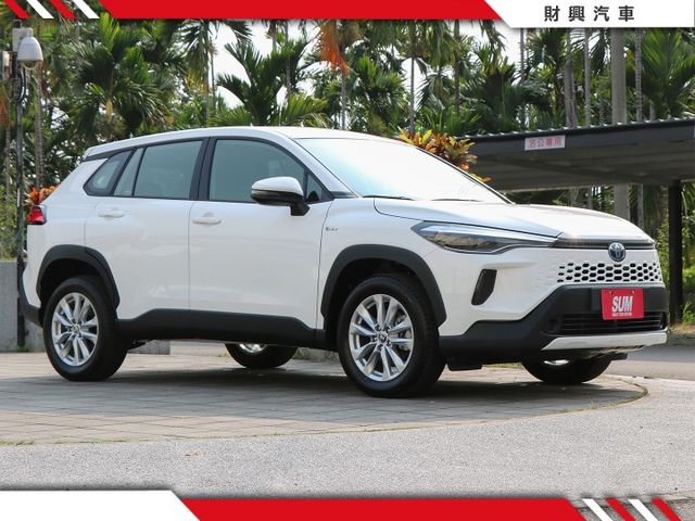 什麼超低里程CP值最高的車，你必須相信就在這裡！僅跑一千出頭！最省最划算的SUV就是油電CC，漂亮價格等你試乘！全車如新  第5張相片