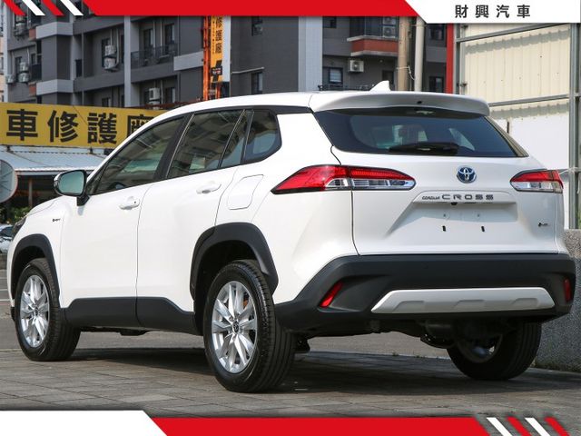 什麼超低里程CP值最高的車，你必須相信就在這裡！僅跑一千出頭！最省最划算的SUV就是油電CC，漂亮價格等你試乘！全車如新  第7張相片