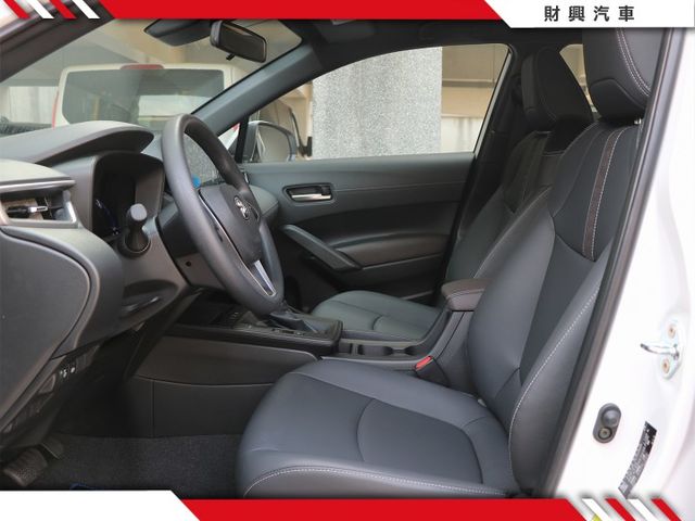 什麼超低里程CP值最高的車，你必須相信就在這裡！僅跑一千出頭！最省最划算的SUV就是油電CC，漂亮價格等你試乘！全車如新  第10張相片