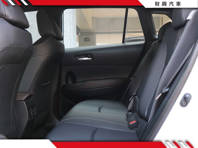 什麼超低里程CP值最高的車，你必須相信就在這裡！僅跑一千出頭！最省最划算的SUV就是油電CC，漂亮價格等你試乘！全車如新  第11張相片