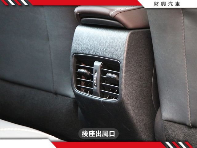 什麼超低里程CP值最高的車，你必須相信就在這裡！僅跑一千出頭！最省最划算的SUV就是油電CC，漂亮價格等你試乘！全車如新  第14張相片