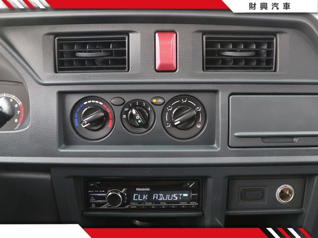 超低里程～貨斗得利卡，還給你摺疊升降尾門，上下貨更容易，車況優質易保養好維護！適合各行各業、街邊攤販上下設備都適合！  第10張相片