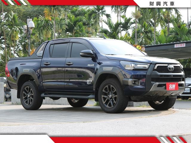 精選海力士又來啦！深邃的藍色，豪邁的外觀，配備環景、通風座椅、前後電子後視鏡，這絕對是你心目中首選！柴油2.8扭力感十足  第3張相片