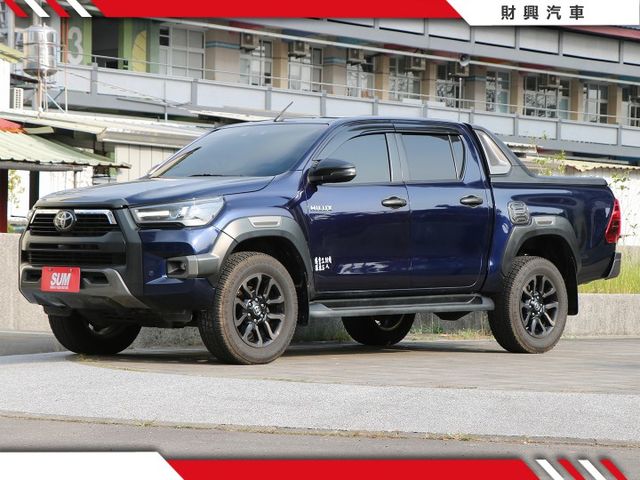 精選海力士又來啦！深邃的藍色，豪邁的外觀，配備環景、通風座椅、前後電子後視鏡，這絕對是你心目中首選！柴油2.8扭力感十足  第4張相片