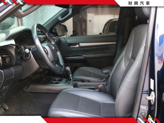 精選海力士又來啦！深邃的藍色，豪邁的外觀，配備環景、通風座椅、前後電子後視鏡，這絕對是你心目中首選！柴油2.8扭力感十足  第8張相片