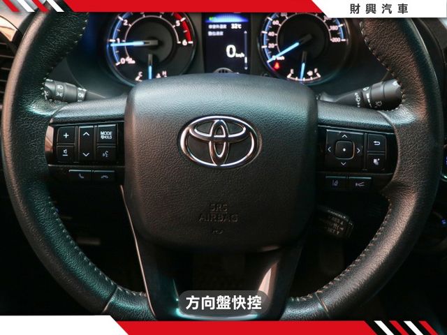 精選海力士又來啦！深邃的藍色，豪邁的外觀，配備環景、通風座椅、前後電子後視鏡，這絕對是你心目中首選！柴油2.8扭力感十足  第10張相片